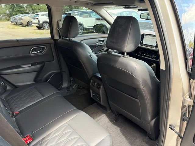 Used 2022 Nissan Rogue Platinum w/ Head-Up Display Package AWD/4WD image 17