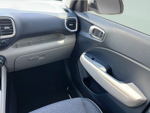 Certified 2024 Hyundai Venue Limited FWD image 13