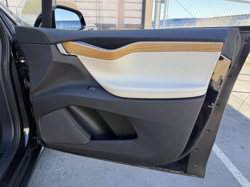 Used 2018 Tesla Model X 100D AWD/4WD image 31