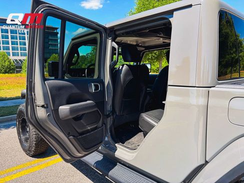 Used 2021 Jeep Gladiator Overland w/ Popular Equipment Package AWD/4WD image 21