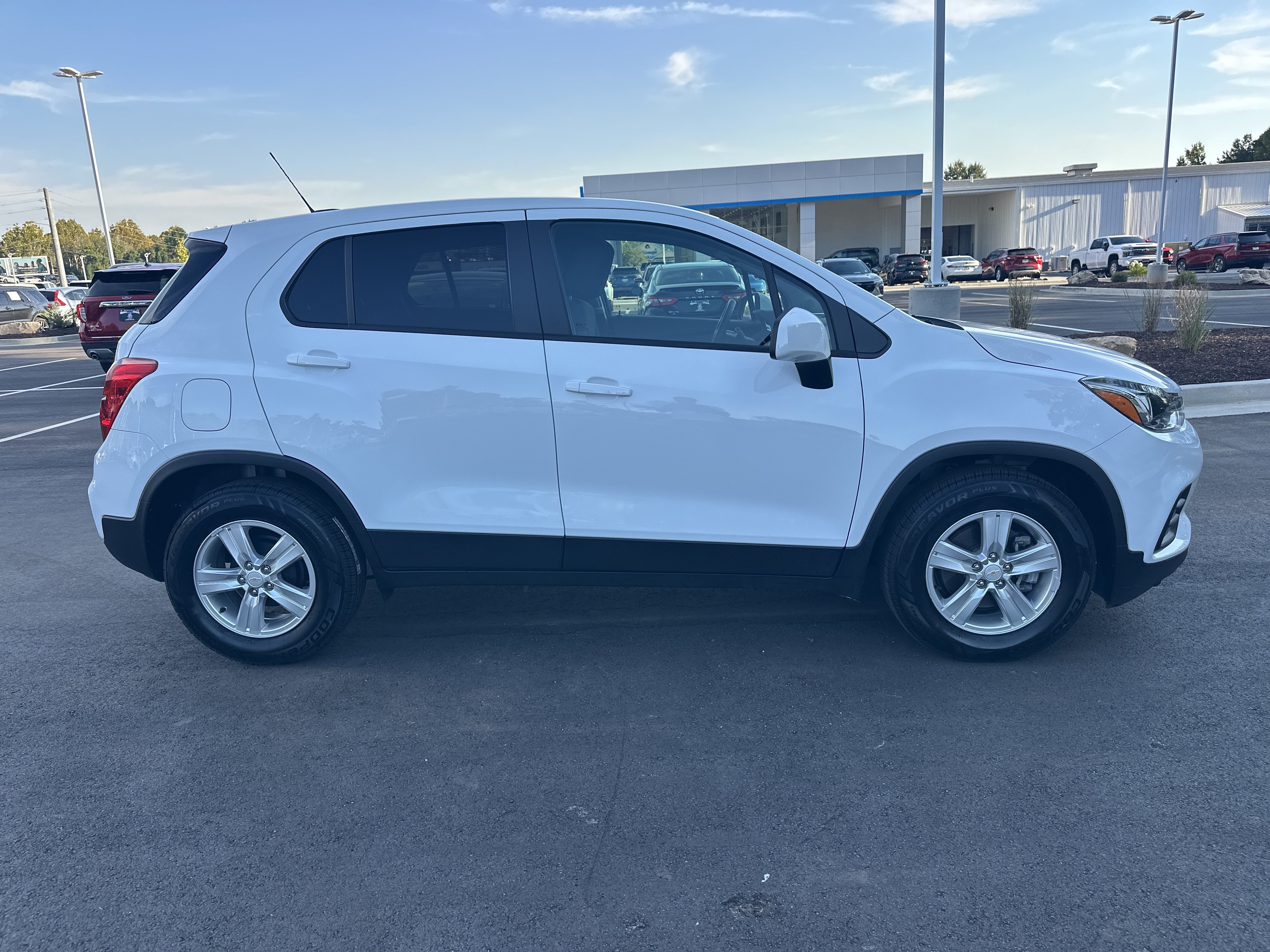 Used 2021 Chevrolet Trax LS w/ Tint and Cruise Package FWD image 9