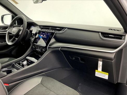 New 2025 Jeep Grand Cherokee 4WD image 6