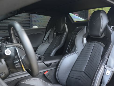 Used 2025 Chevrolet Corvette Z06 w/ Stealth Interior Trim Package RWD image 5