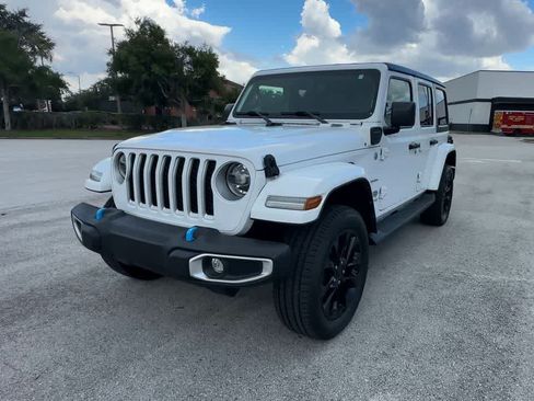 Certified 2022 Jeep Wrangler Unlimited Sahara AWD/4WD image 4