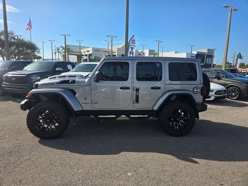 Used 2019 Jeep Wrangler Unlimited Sahara image 10