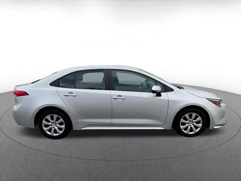 Used 2025 Toyota Corolla LE FWD image 16