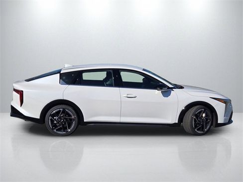 New 2025 Kia K4 GT-Line image 3