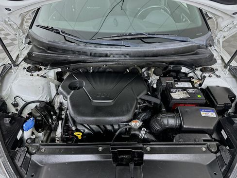 Used 2017 Hyundai Veloster Value Edition FWD image 32