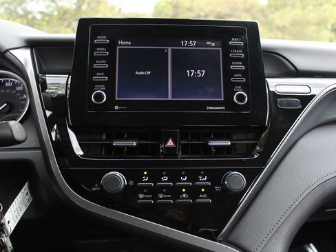 Used 2021 Toyota Camry LE FWD image 17