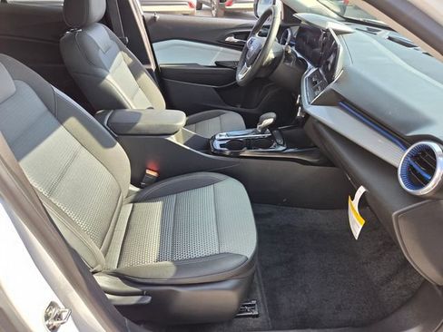 Used 2026 Chevrolet Trax LT w/ LT Convenience Package FWD image 15