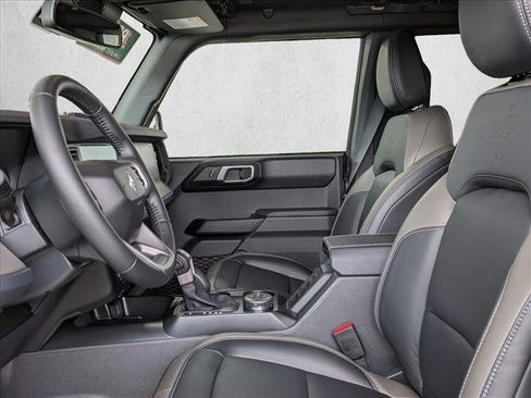 Used 2025 Ford Bronco Outer Banks w/ Sasquatch Package AWD/4WD image 17