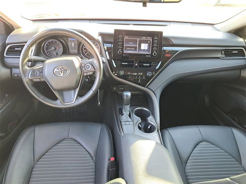 Used 2022 Toyota Camry SE image 11