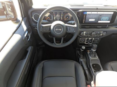 New 2026 Jeep Gladiator Sahara image 14