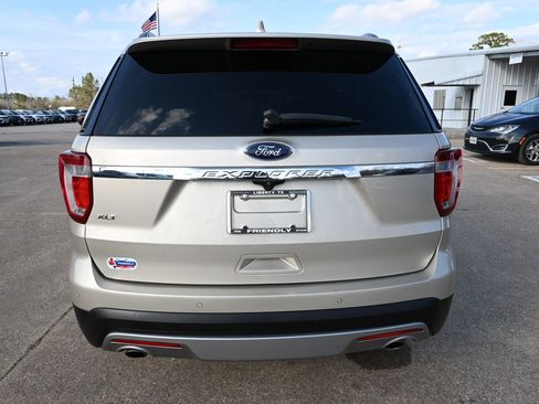 Used 2017 Ford Explorer XLT w/ Equipment Group 202A image 23