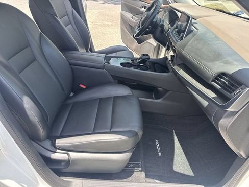 Used 2023 Nissan Rogue SV w/ SV Premium B Package FWD image 10