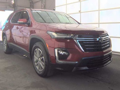 Used 2023 Chevrolet Traverse LT FWD image 2
