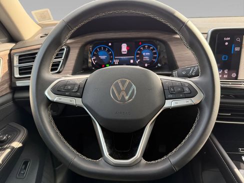 Used 2025 Volkswagen Atlas SEL image 12