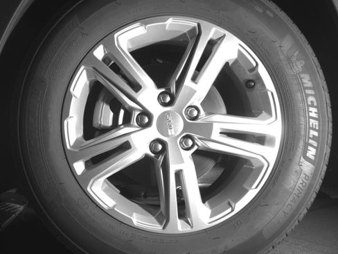 Used 2024 GMC Terrain SLE image 17