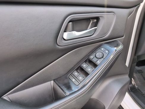 Used 2025 Nissan Rogue SV AWD/4WD image 19