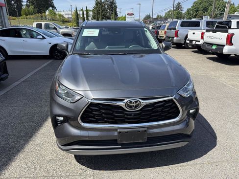 Used 2022 Toyota Highlander Platinum AWD/4WD image 9