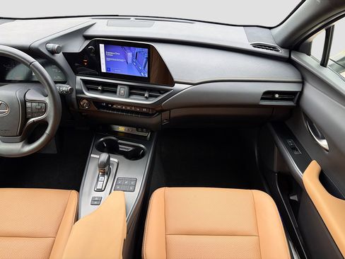 Used 2025 Lexus UX 300h FWD image 18