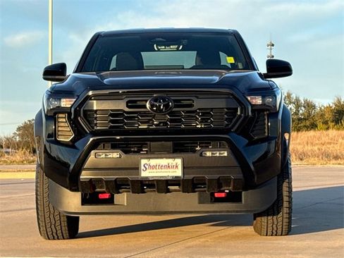 Used 2025 Toyota Tacoma TRD Off-Road image 3