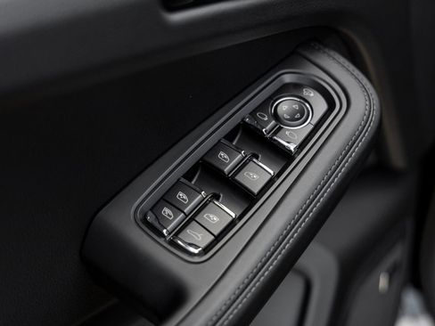 Certified 2026 Porsche Macan AWD/4WD image 20
