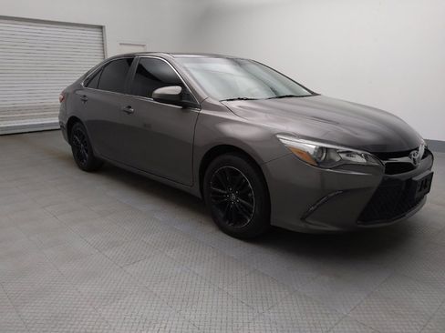 Used 2017 Toyota Camry SE image 11