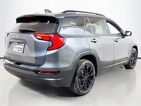 Used 2021 GMC Terrain SLT w/ Elevation Edition image 4