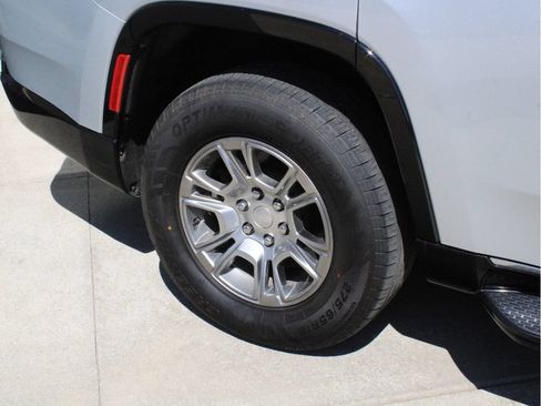 Certified 2023 Jeep Wagoneer 4WD image 36