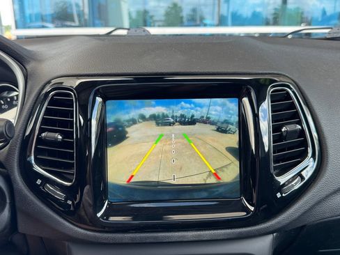 Used 2018 Jeep Compass Limited w/ Navigation Group FWD image 23