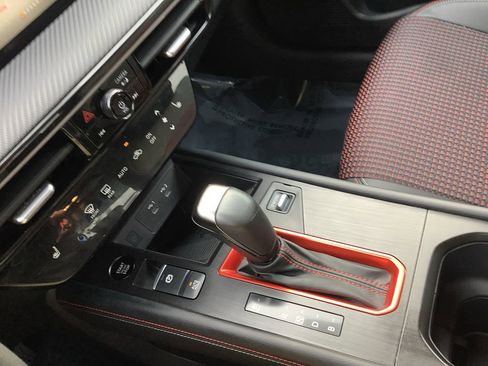 Used 2025 Nissan Kicks SR w/ SR Premium Package image 28