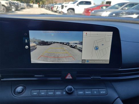 New 2025 Hyundai Elantra SEL image 23