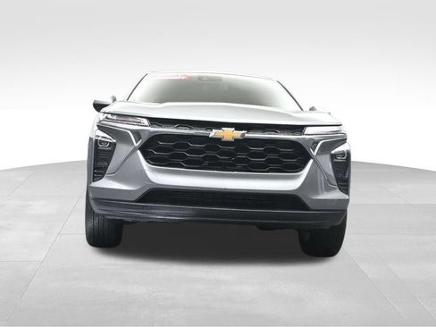 Used 2025 Chevrolet Trax LS w/ LS Convenience Package FWD image 31