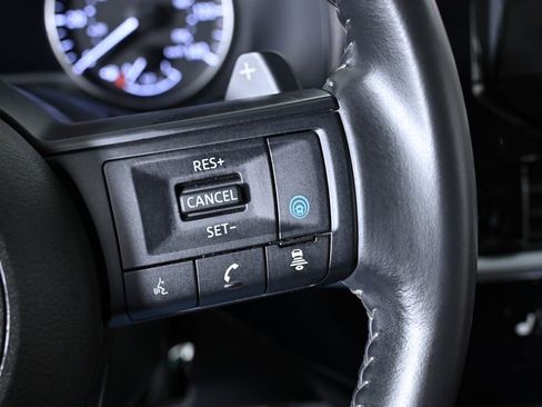 Used 2025 Nissan Pathfinder SV image 14