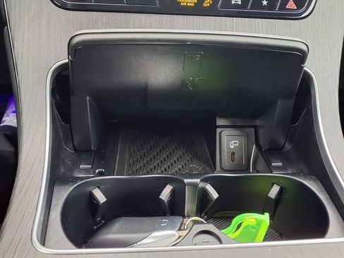 Used 2021 Mercedes-Benz GLC 300 4MATIC image 24