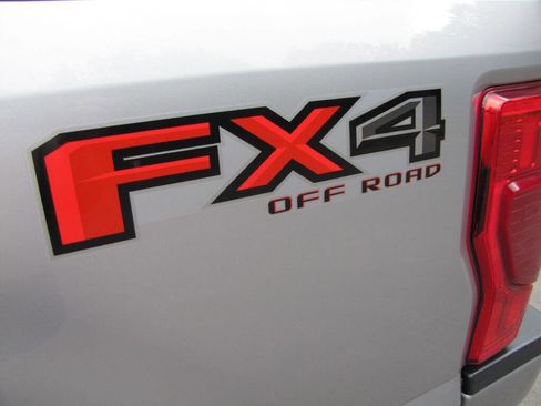 Used 2022 Ford F250 Platinum w/ FX4 Off-Road Package image 30