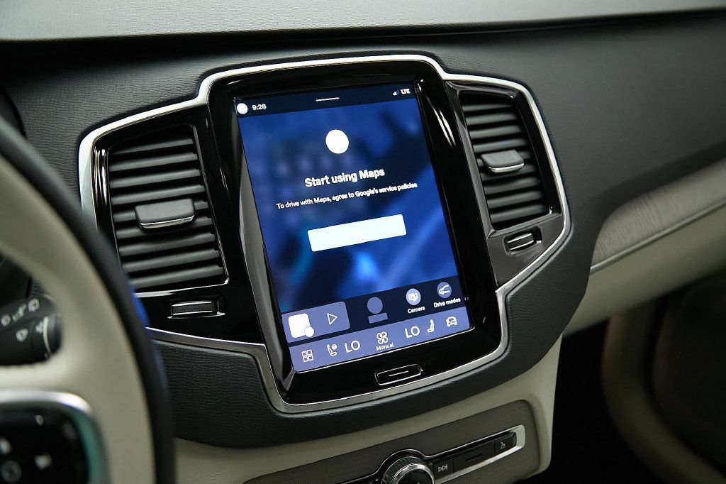 Certified 2024 Volvo XC90 T8 Plus w/ Protection Package Premier AWD/4WD image 15