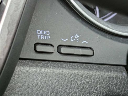 Used 2022 Toyota Camry LE FWD image 34