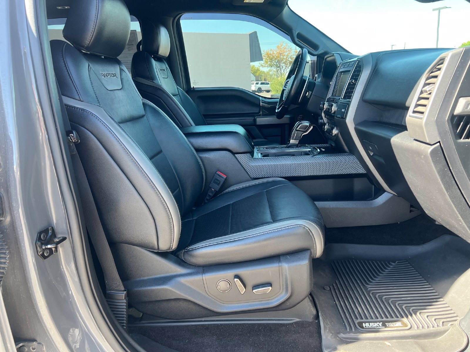 Used 2018 Ford F150 Raptor w/ Equipment Group 802A Luxury AWD/4WD image 32
