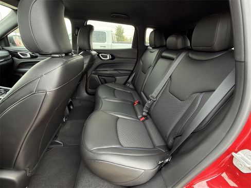New 2026 Jeep Compass Latitude image 20