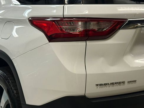 Used 2020 Chevrolet Traverse LT w/ LT Premium Package image 12