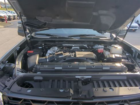 Used 2025 Chevrolet Silverado 2500 ZR2 w/ Technology Package image 31