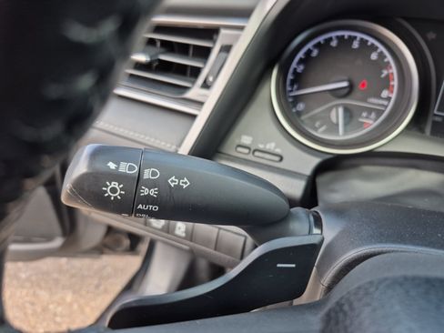 Used 2023 Toyota Camry SE FWD image 15