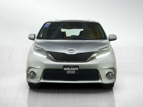 Used 2016 Toyota Sienna SE Premium image 8