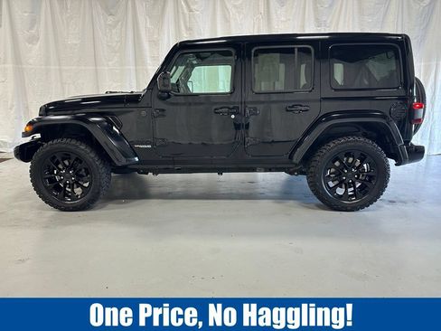 Used 2021 Jeep Wrangler Unlimited Sahara AWD/4WD image 4