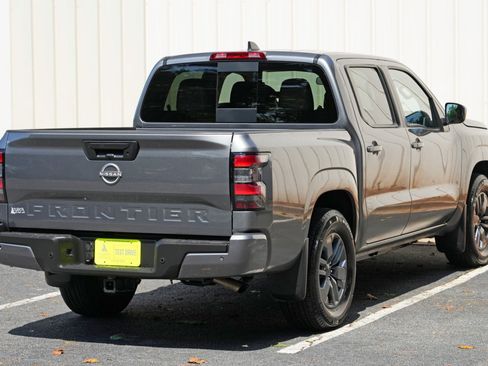 Used 2025 Nissan Frontier SV w/ SV Convenience Package RWD image 45