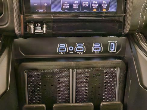 Used 2025 RAM 3500 Limited AWD/4WD image 18