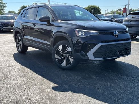 New 2026 Volkswagen Taos SE AWD/4WD image 1