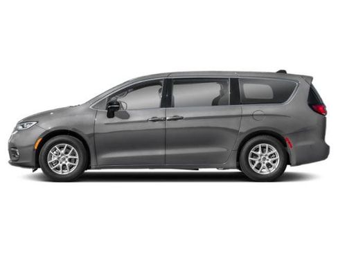 Used 2025 Chrysler Pacifica Select image 3